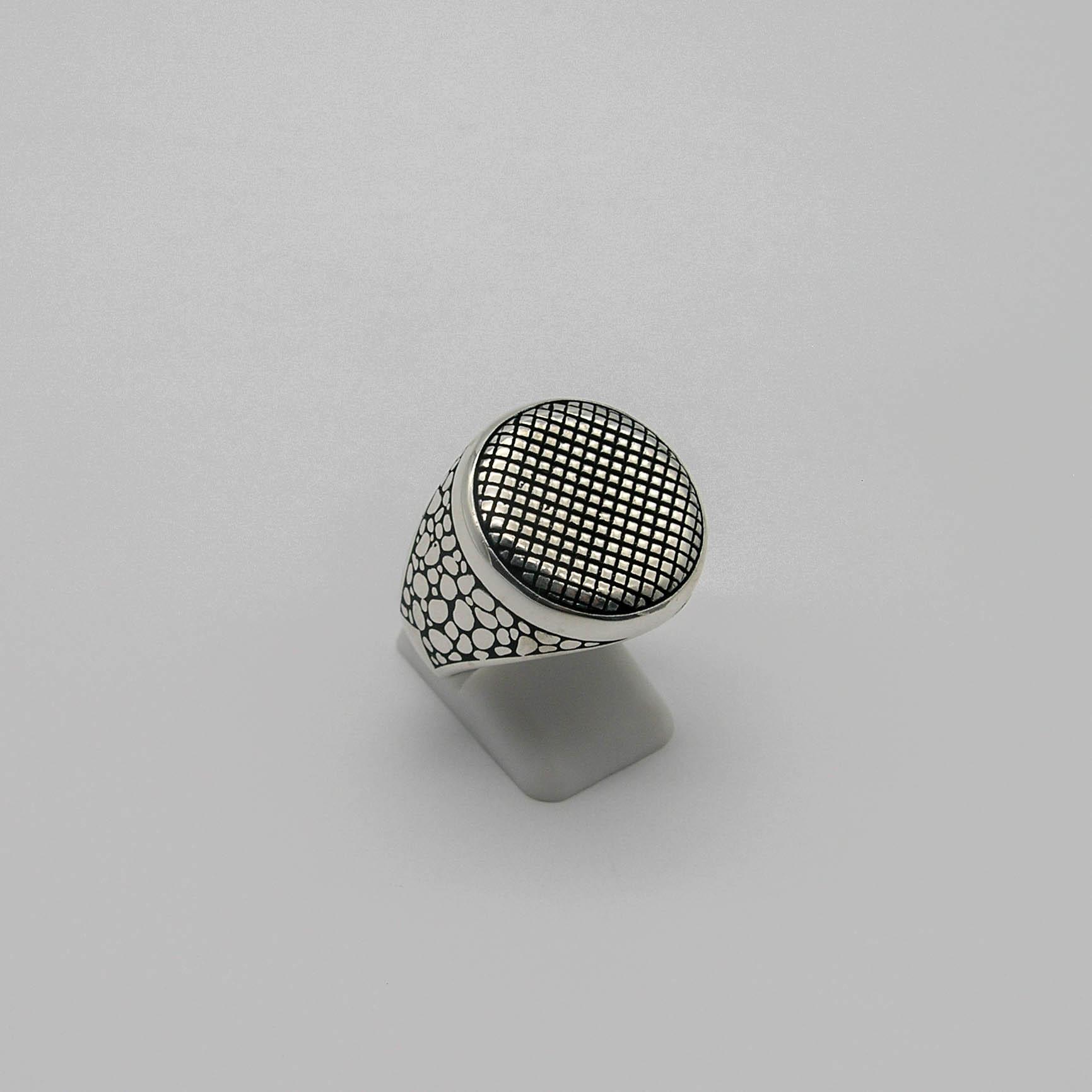 ANILLO SELLO CON TEXTURAS PLATA 