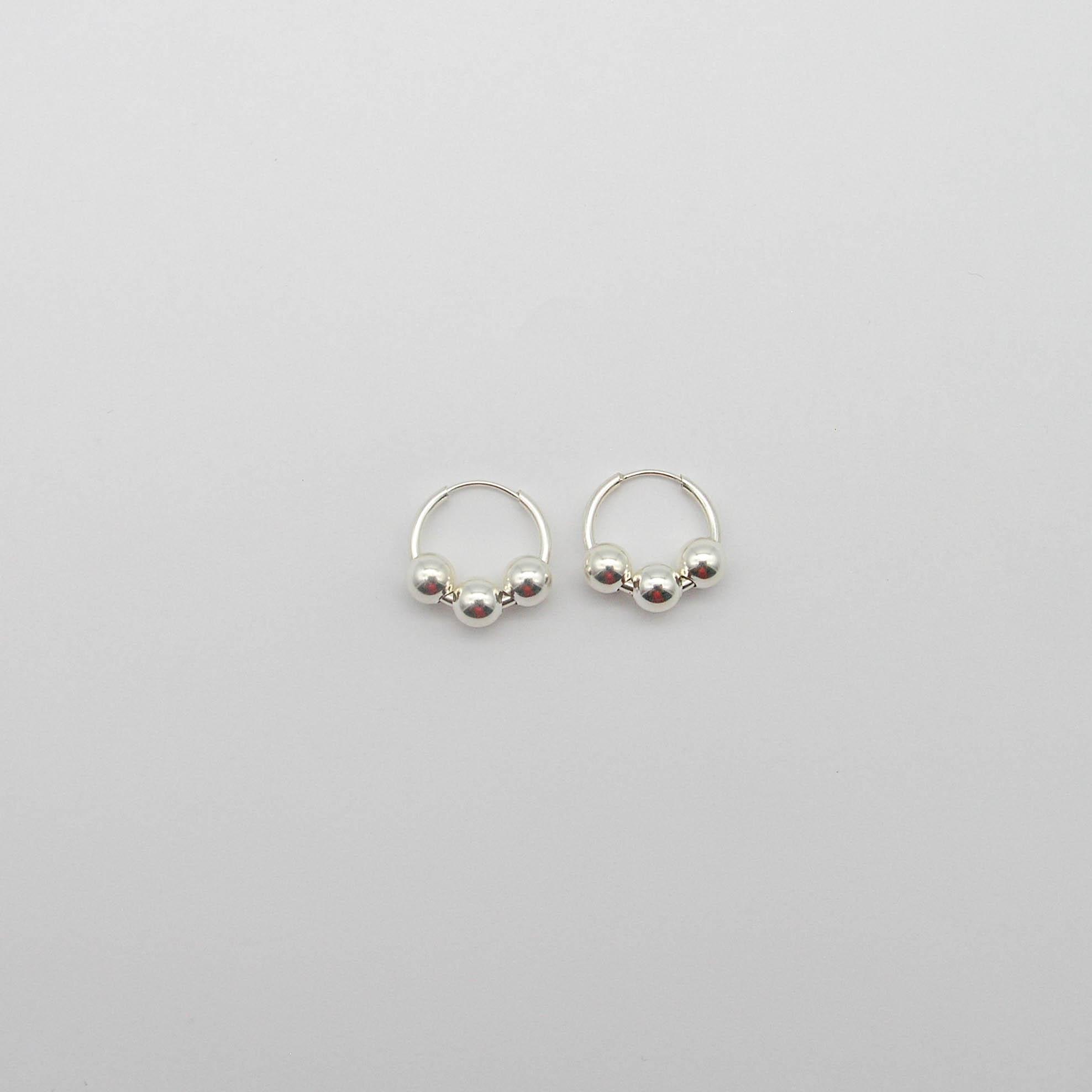 AROS ARGOLLA 16MM CON 3 BOLITAS MEDIANAS /PLATA