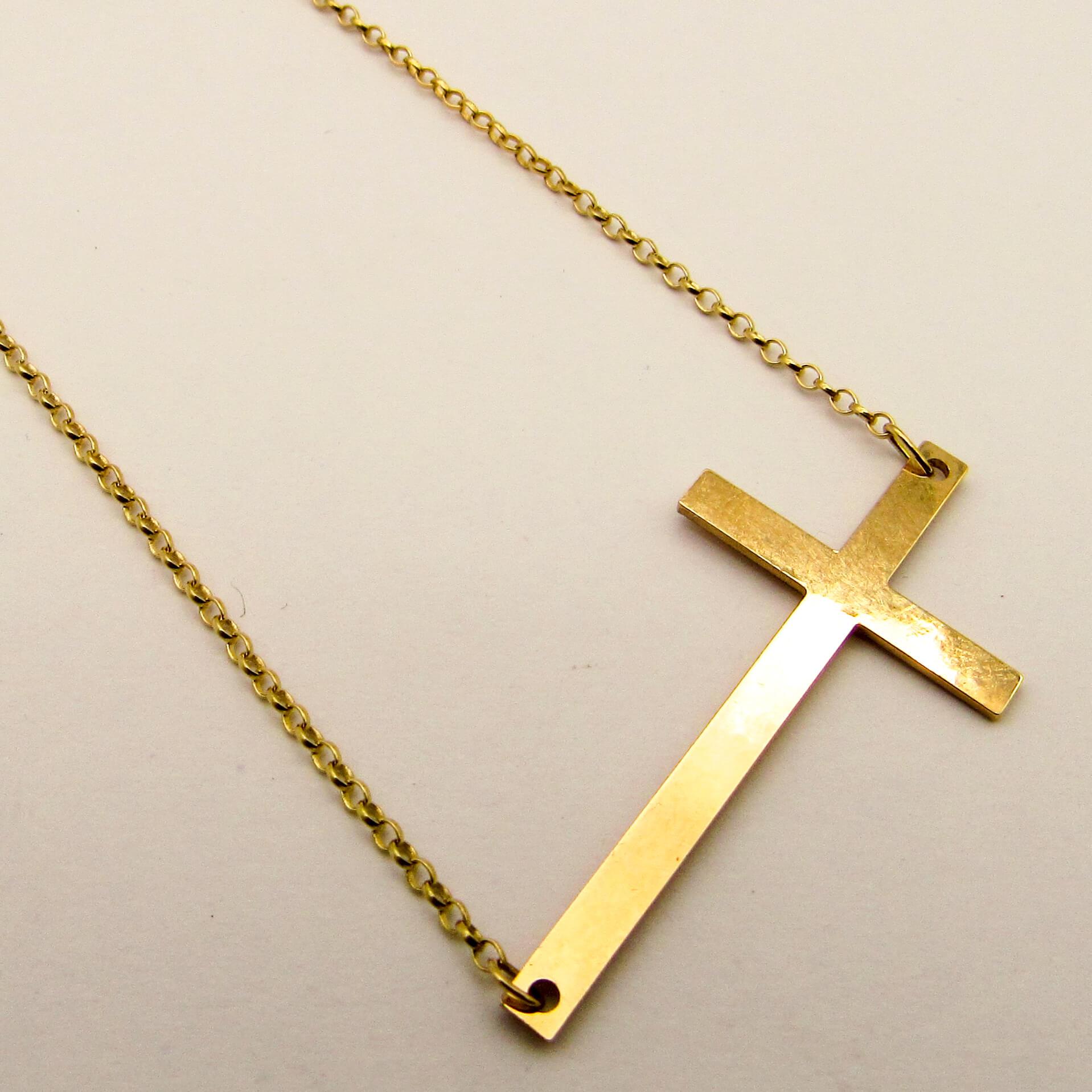 COLLAR CON CRUZ /O.ROJO