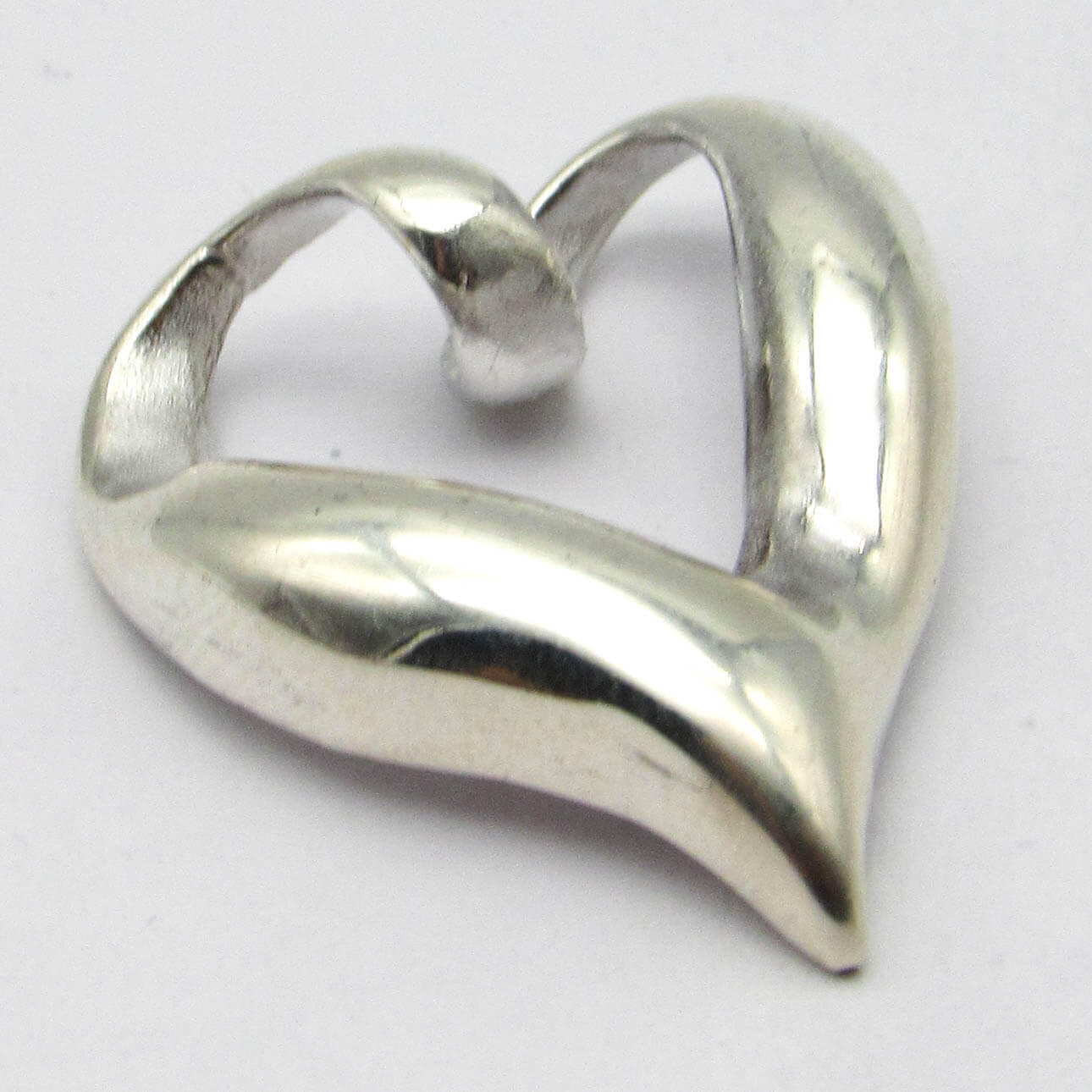 DIJE CORAZON PASANTE 25MM /PLATA