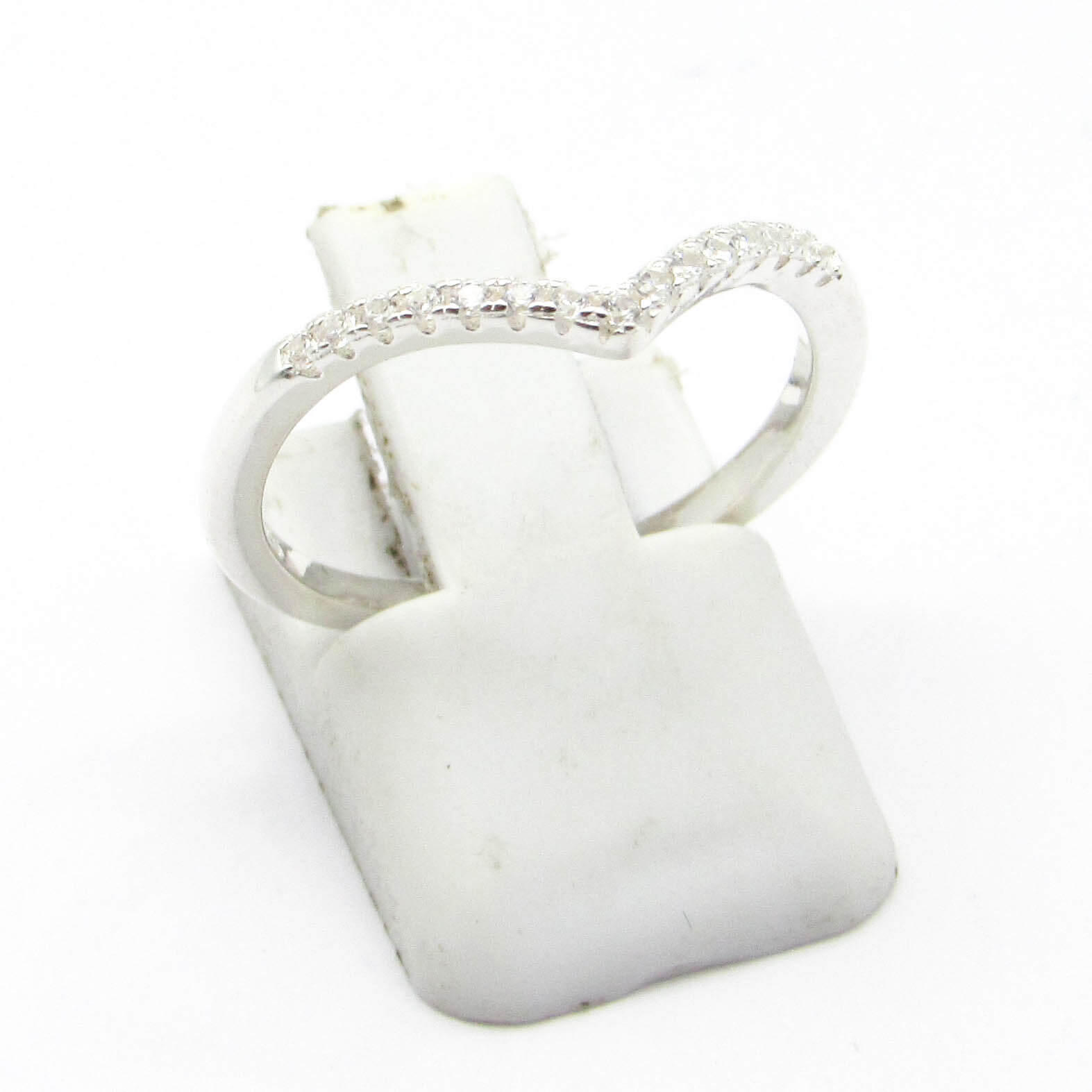 ANILLO EN V CUBIC / PLATA