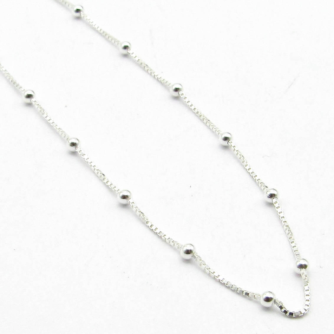 CADENA TRIANGULAR BOLITAS 45CM /PLATA