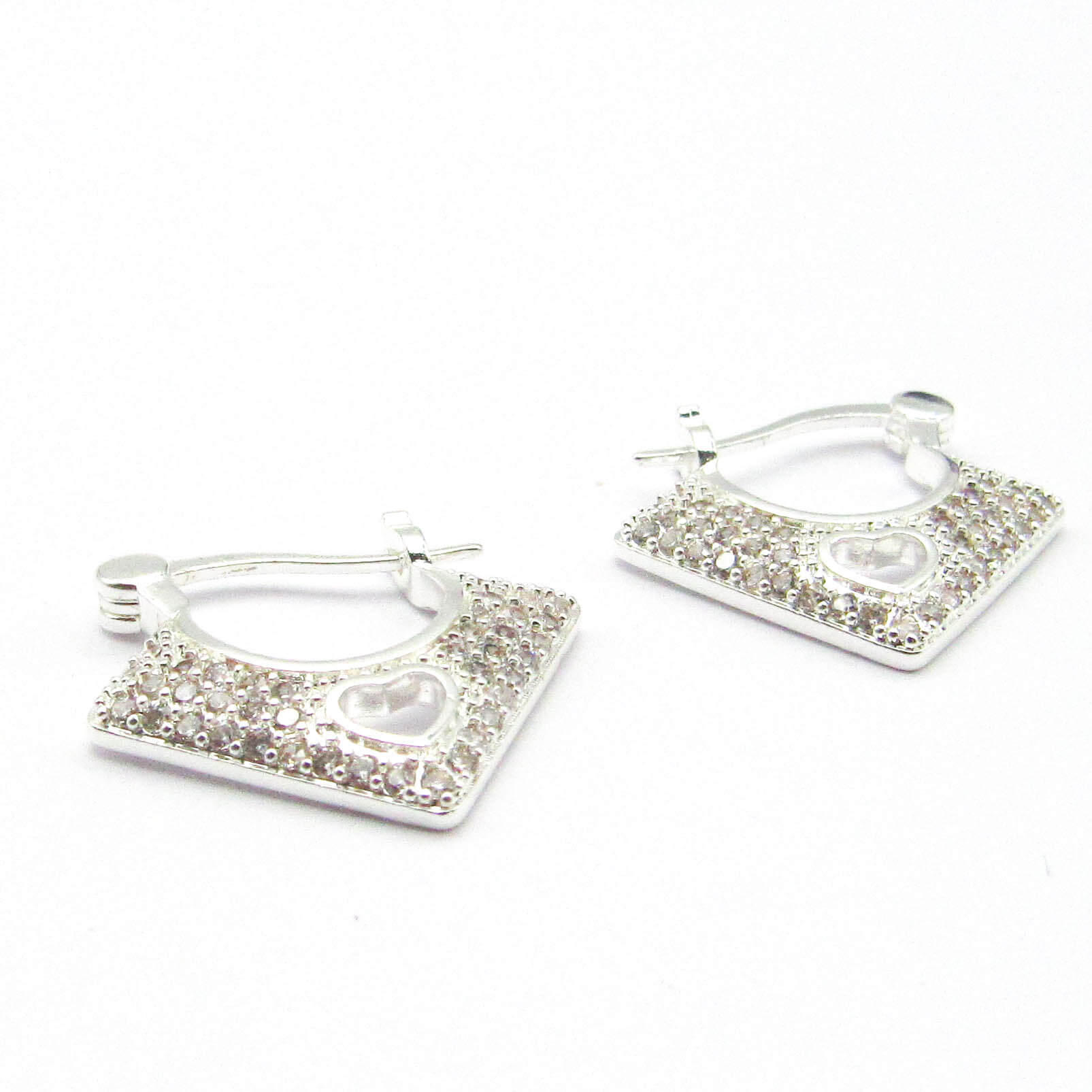 AROS ARGOLLA TRIANGULAR PIEDRAS CORAZON  / ACERO BLANCO 