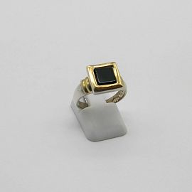 ANILLO CENTRO ONIX CUADRADO /PLATA Y ORO 